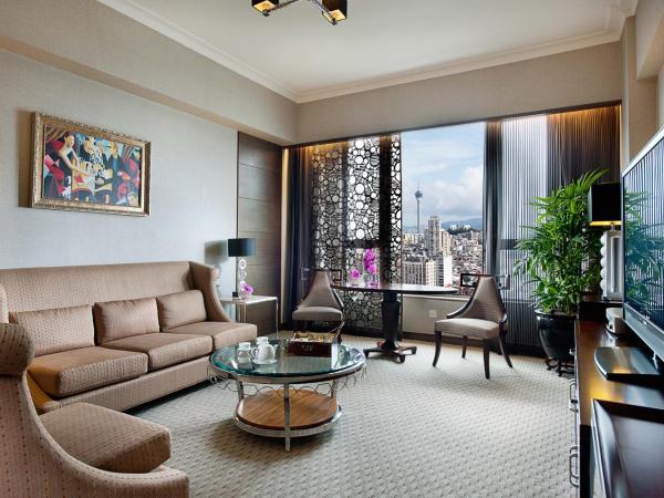 Sofitel Macau At Ponte 16 : photo 5 de la chambre suite lit king-size prestige sofitel avec accès au salon