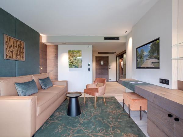 Rivage Hôtel & Spa Annecy : photo 8 de la chambre suite junior familiale avec balcon - accès gratuit au spa