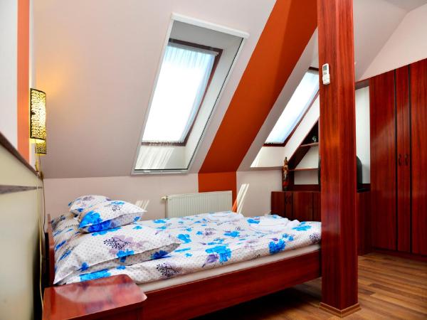 Pilóta Panzió : photo 9 de la chambre chambre lits jumeaux avec salle de bains privative