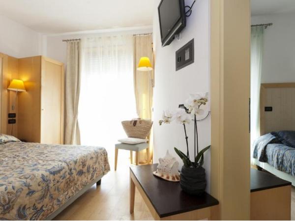 Hotel Centrale : photo 4 de la chambre chambre triple avec balcon