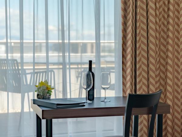 Nash Suites Airport Hotel : photo 7 de la chambre suite avec terrasse 