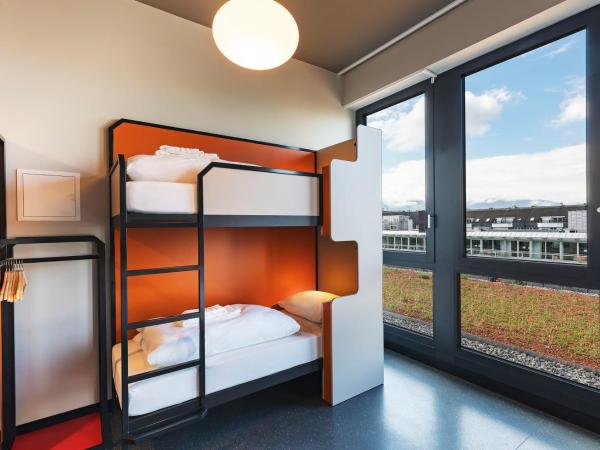 MEININGER Hotel Genève Centre Charmilles : photo 3 de la chambre lit dans dortoir mixte de 6 lits
