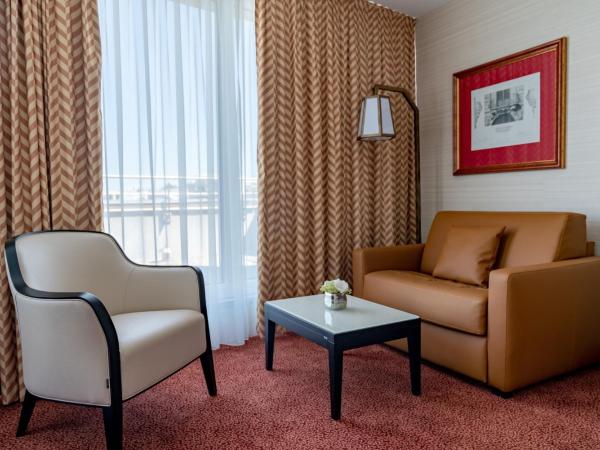 Nash Suites Airport Hotel : photo 8 de la chambre suite avec terrasse 