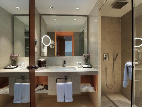 Mercure Hyderabad KCP Banjara Hills, An Accor Hotel : photo 1 de la chambre suite room,20% discount on food & soft beverages (except in room dining),20% discount on spa