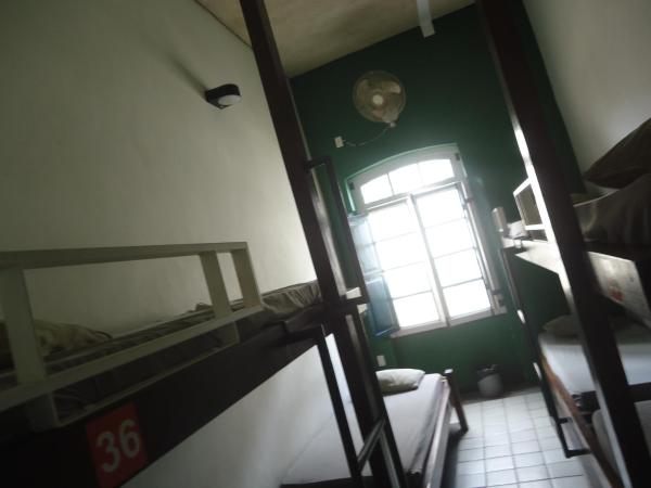 Laranjeiras Hostel : photo 1 de la chambre lit dans dortoir pour femmes de 7 lits avec ventilateur