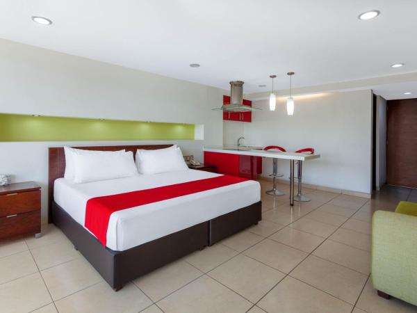 Ramada by Wyndham Acapulco Hotel & Suites : photo 5 de la chambre chambre lit king-size - non-fumeurs