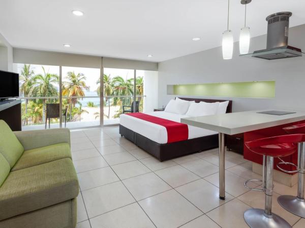 Ramada by Wyndham Acapulco Hotel & Suites : photo 4 de la chambre chambre lit king-size - non-fumeurs
