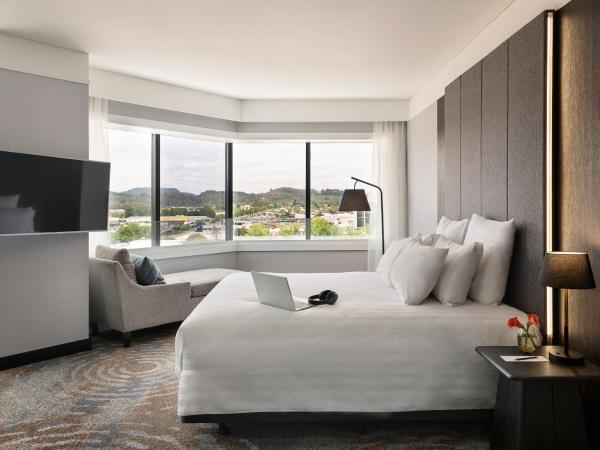 Pullman Rotorua : photo 2 de la chambre chambre lit king-size exécutive de luxe - vue sur ville