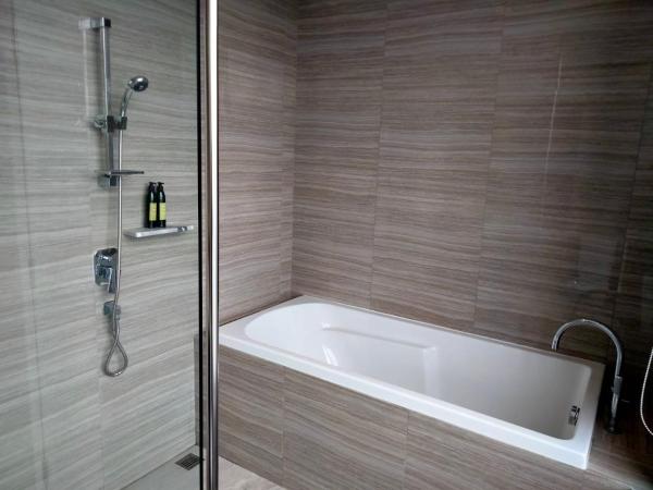 The Quarter Ari by UHG : photo 6 de la chambre chambre double deluxe avec baignoire
