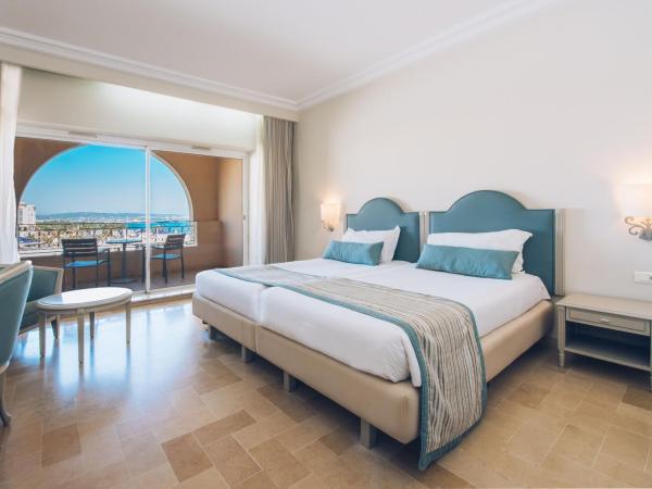 Iberostar Waves Averroes : photo 1 de la chambre hébergement double - vue latérale sur mer 