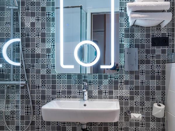 Hôtel de Bellevue Paris Gare du Nord : photo 9 de la chambre chambre triple