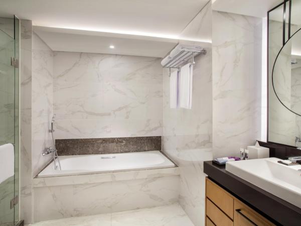 Mercure Jakarta Batavia : photo 4 de la chambre suite junior lit king-size