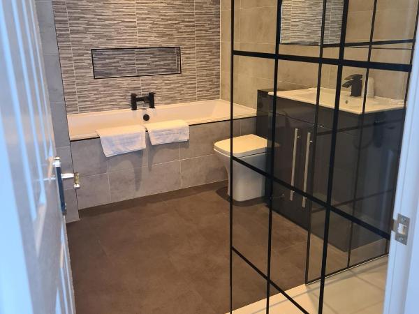 Royal Seabank Hotel : photo 8 de la chambre suite lit king-size - vue sur mer