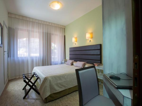 Hotel Alma Domus : photo 2 de la chambre chambre double ou lits jumeaux classique – vue sur ville