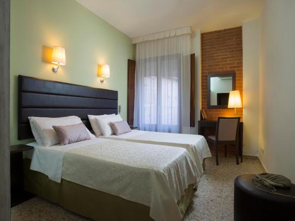 Hotel Alma Domus : photo 4 de la chambre chambre double ou lits jumeaux classique ? vue sur ville
