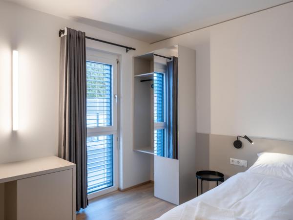 Hotel AT HOME - late arrival self check in : photo 3 de la chambre chambre simple