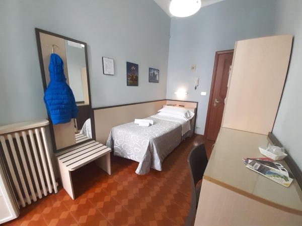 Albergo in Centro : photo 2 de la chambre chambre simple avec salle de bains commune