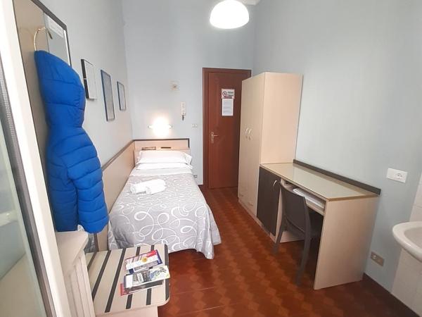 Albergo in Centro : photo 1 de la chambre chambre simple avec salle de bains commune