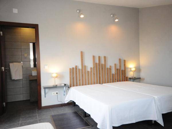 Lost & Found - Guesthouse & Suites : photo 1 de la chambre chambre triple avec salle de bains privative