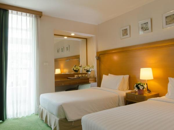 AT EASE saladaeng by AETAS : photo 7 de la chambre chambre lits jumeaux avec balcon