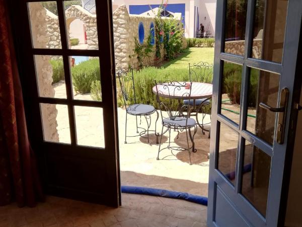Dar Yanis : photo 3 de la chambre chambre familiale avec salle de bains privative