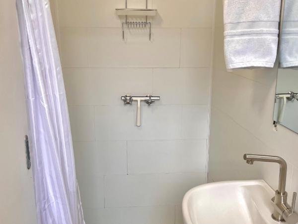 Manly Bunkhouse : photo 7 de la chambre chambre double avec salle de bains privative