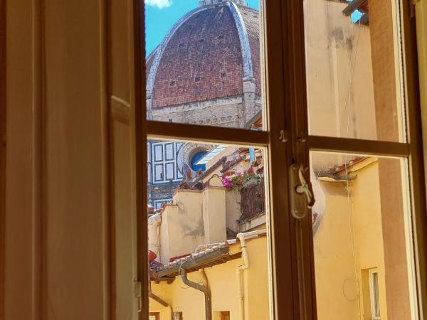 Granduomo Charming Accomodation : photo 1 de la chambre appartement de luxe - vue sur coupole brunelleschi
