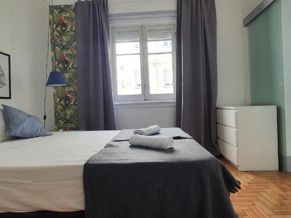 Castilho 63 Hostel & Suites : photo 8 de la chambre chambre double ou lits jumeaux avec salle de bains privative