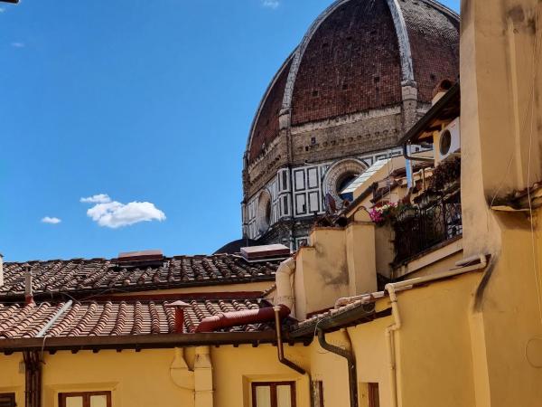 Granduomo Charming Accomodation : photo 4 de la chambre appartement de luxe - vue sur coupole brunelleschi