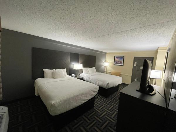 La Quinta Inn by Wyndham Indianapolis Airport Lynhurst : photo 1 de la chambre chambre double avec 2 lits doubles