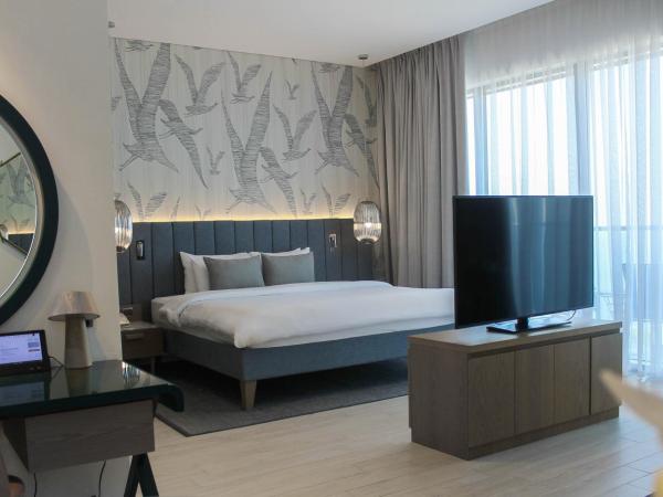 C Central Hotel and Resort The Palm : photo 6 de la chambre suite ligne d'horizon avec balcon