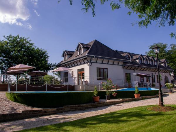 Reneszánsz Vendégház : photo 3 de la chambre chambre double avec 2 lits doubles