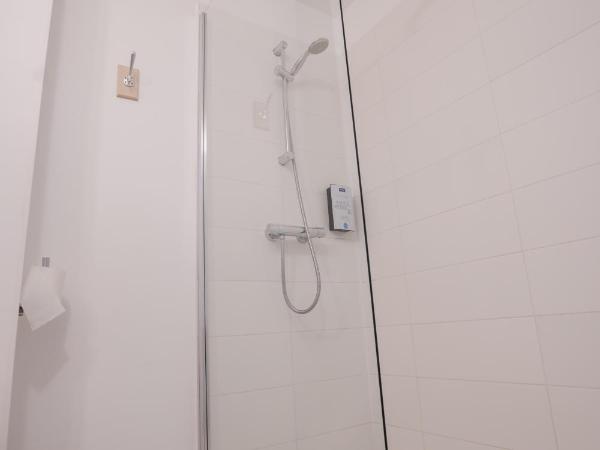 Kyriad Cholet : photo 6 de la chambre chambre double supérieure