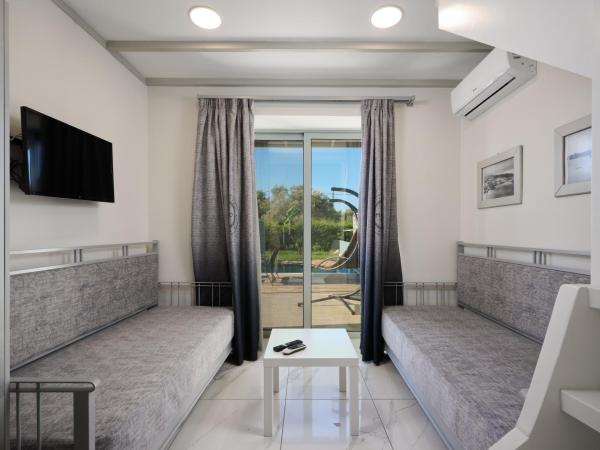 Kastro Maistro : photo 6 de la chambre suite avec piscine privée