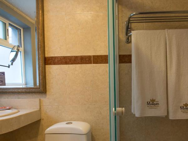 Del Marques Hotel and Suites : photo 5 de la chambre suite avec 2 lits queen-size