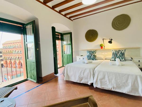 Hostel Plaza Mayor Corredera : photo 4 de la chambre chambre triple avec balcon