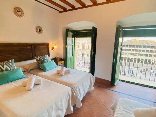 Hostel Plaza Mayor Corredera : photo 9 de la chambre chambre triple avec balcon