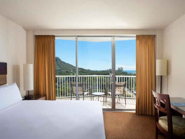 Park Shore Waikiki : photo 2 de la chambre chambre lit king-size - vue sur mer