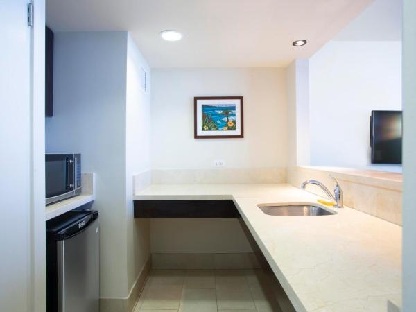 Park Shore Waikiki : photo 6 de la chambre suite