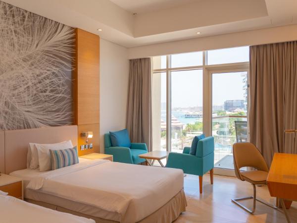 Royal Central Hotel and Resort The Palm : photo 2 de la chambre chambre double deluxe avec balcon et accès à la plage privée de l’hôtel