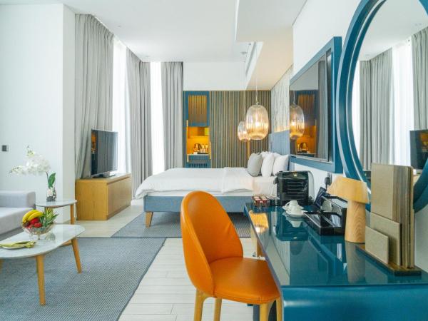 C Central Hotel and Resort The Palm : photo 2 de la chambre suite ligne d'horizon avec balcon