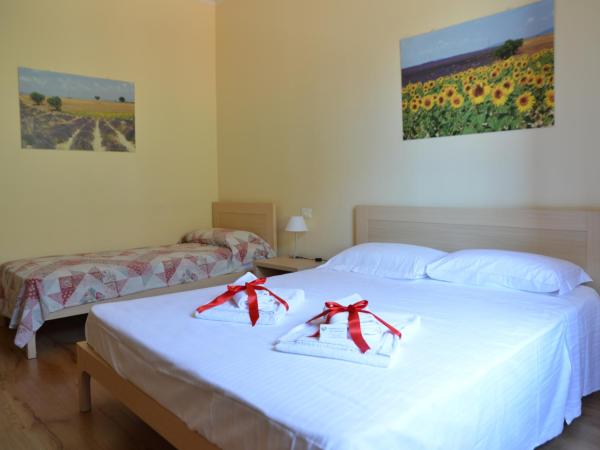 B&B Il Mondo Di Ross : photo 1 de la chambre grande chambre double avec salle de bains privative