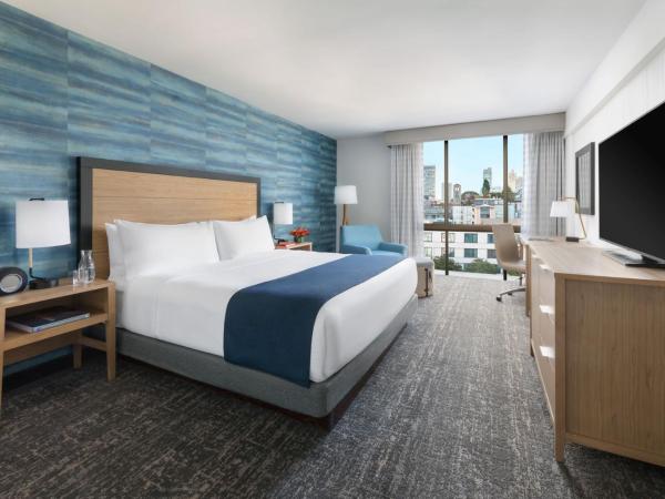 Hotel Caza Fisherman's Wharf : photo 4 de la chambre chambre lit king-size - vue sur ville
