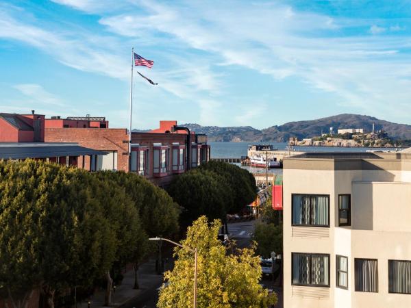 Hotel Caza Fisherman's Wharf : photo 4 de la chambre chambre lit king-size - vue partielle sur baie