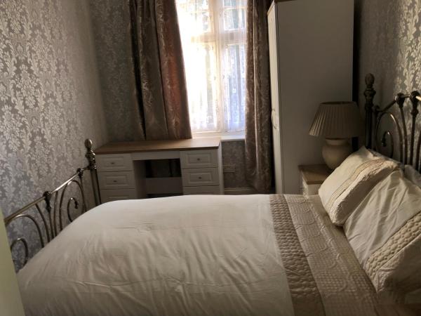 ElMurrs : photo 7 de la chambre chambre double avec salle de bains privative