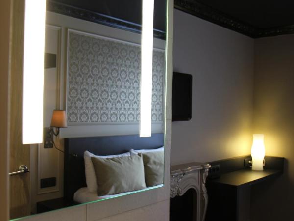Best Western Le Montmartre - Saint Pierre : photo 6 de la chambre chambre supérieure lit queen-size