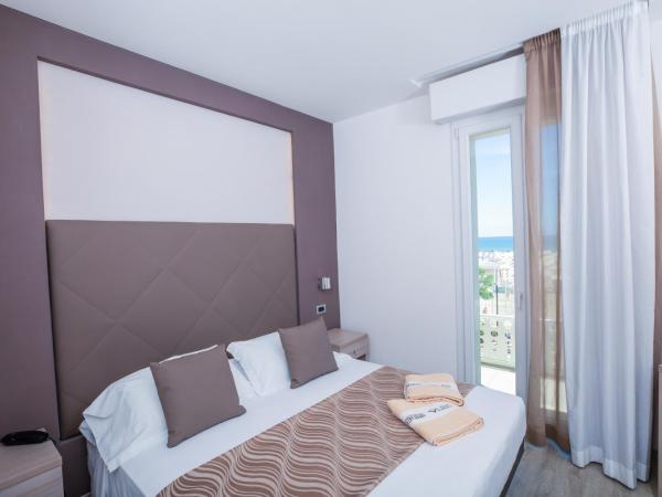 Hotel Baby : photo 4 de la chambre chambre double deluxe avec balcon - vue sur mer