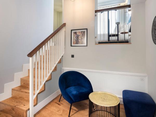 One Shot Palacio Conde de Torrejón 09 : photo 4 de la chambre chambre exécutive