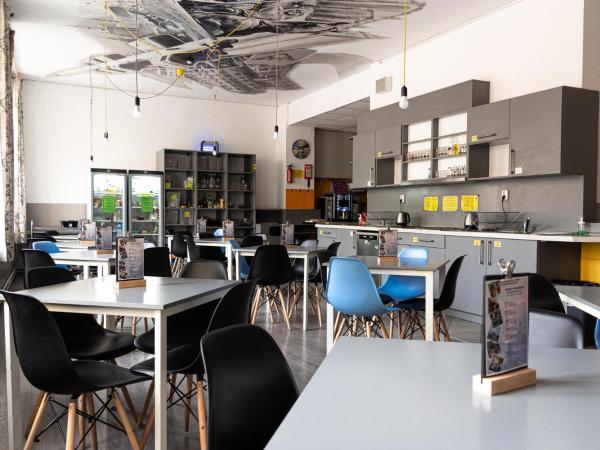 Hostel Downtown : photo 3 de la chambre chambre simple avec toilettes et douche communes