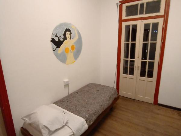 CASA ARTIGAS Hostel : photo 8 de la chambre chambre lits jumeaux supérieure